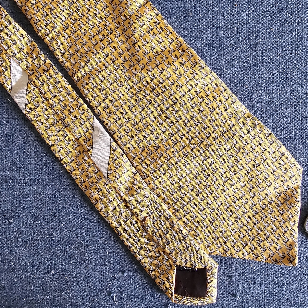 Salvatore‎ Ferragamo 100% silk yellow print elegant tie